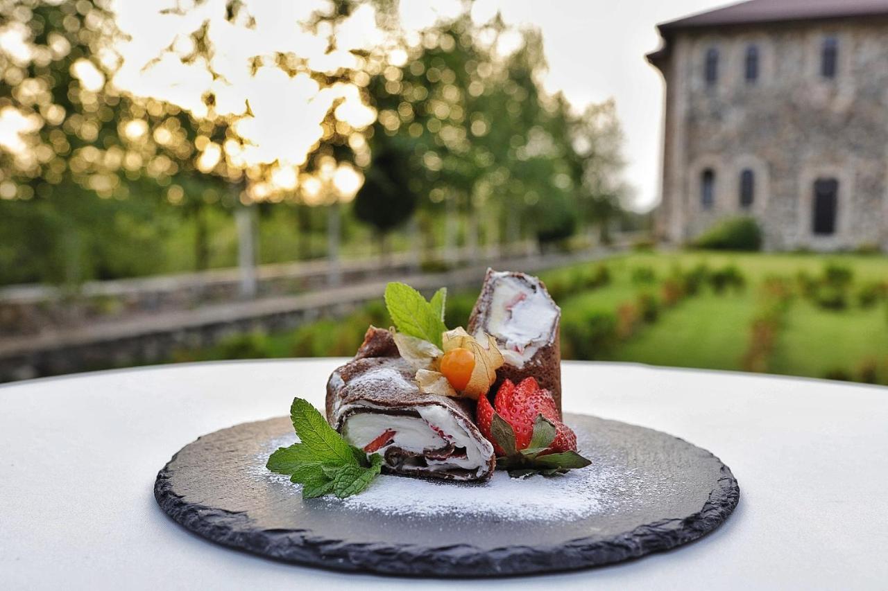 Country Spa Retreat سناجوف المظهر الخارجي الصورة A chocolate dessert