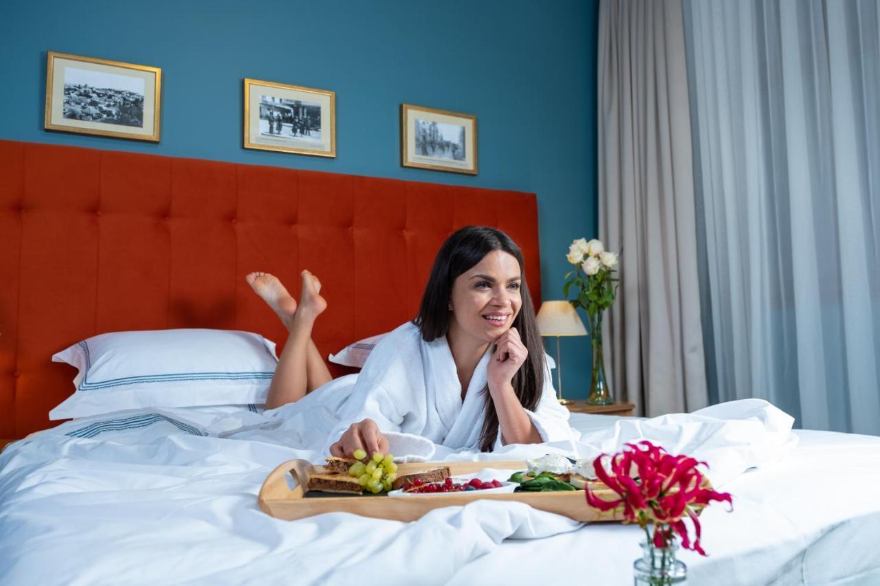 Country Spa Retreat سناجوف المظهر الخارجي الصورة A woman in a bathrobe